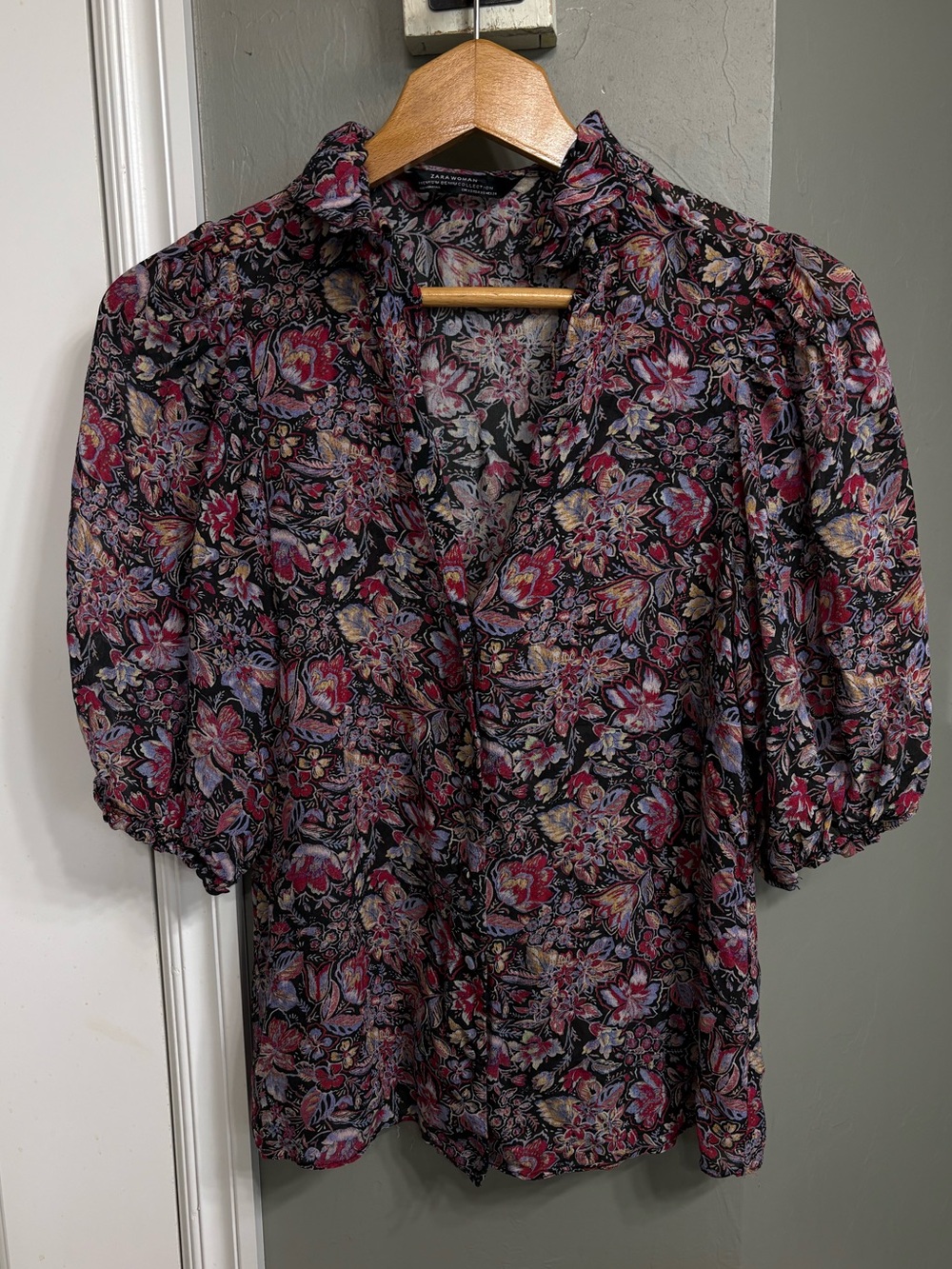 Zara Black Floral V-Neck Puff Sleeve Blouse